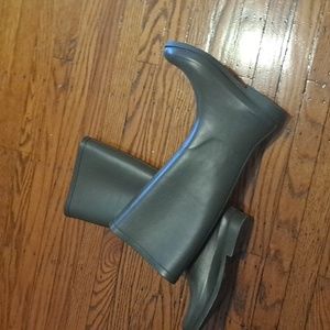 Tall rain boots size 9